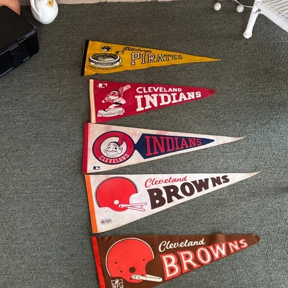 Vintage Sports Team Pennants - Picture 1 of 3